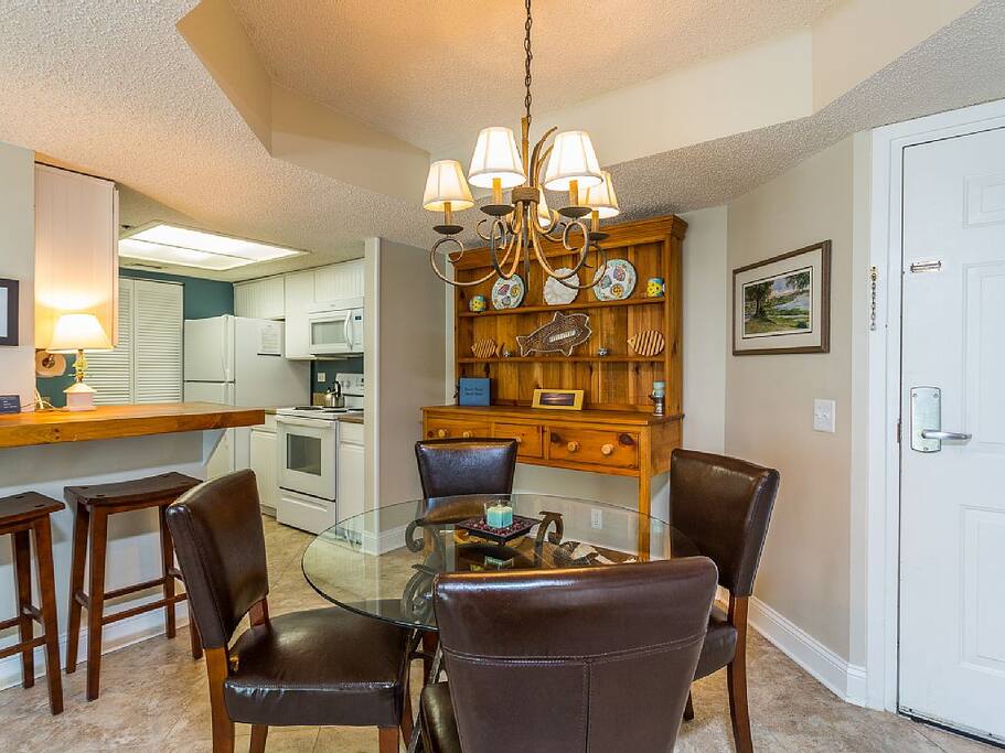 Chair,Furniture,Dining Room,Indoors,Room