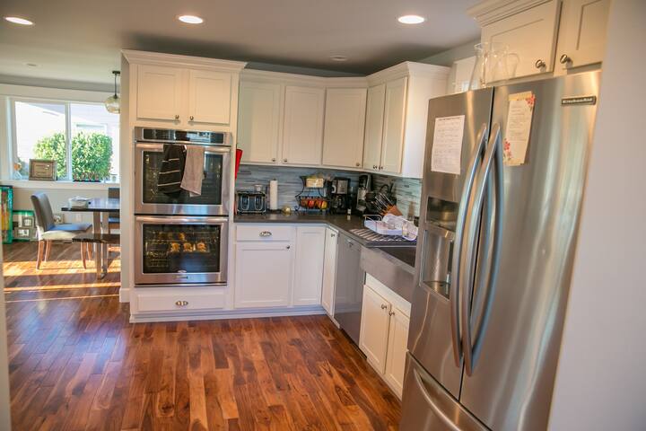 Luxury, Spacious Home +hot tub and rooftop deck gallery image 5