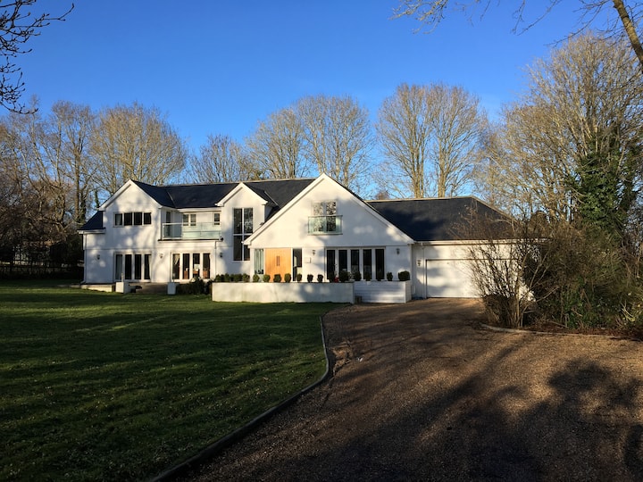 Peaceful modern large family home in countryside Houses for Rent in