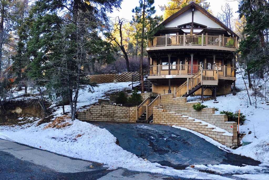 Front view of mooseridge cabin