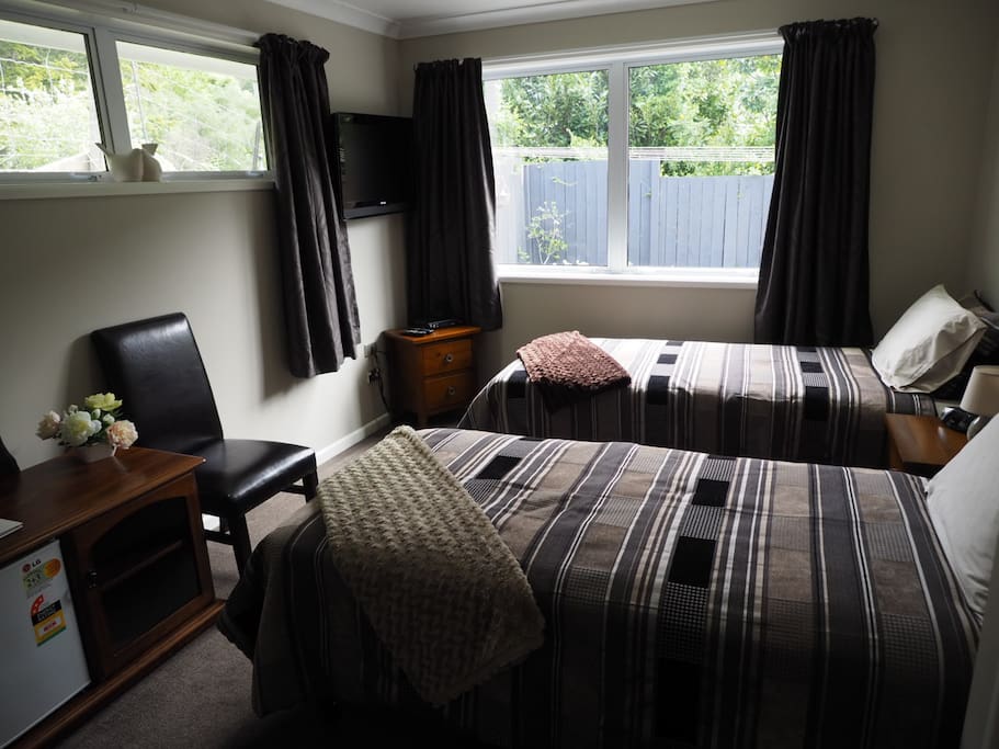 Bed 3 - Twin beds OR King bed