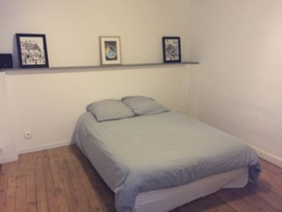 Chambre avec lit double