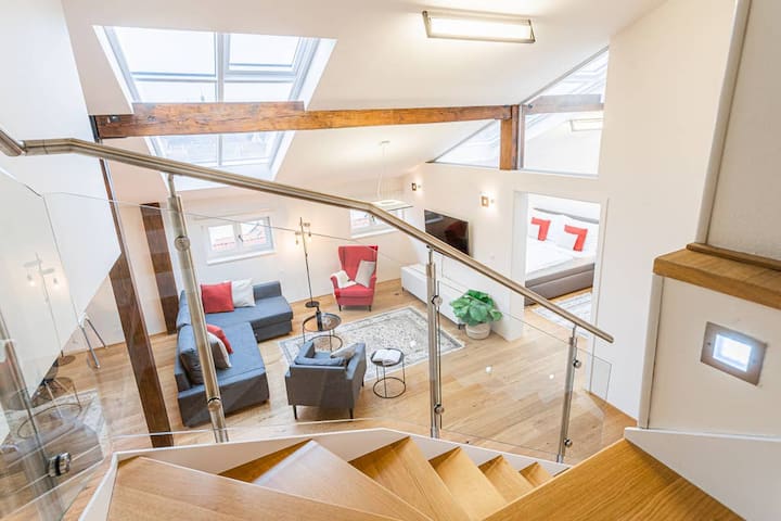 3BR 2,5bath LOFT Jacuzzi Fireplace OLD TOWN sq