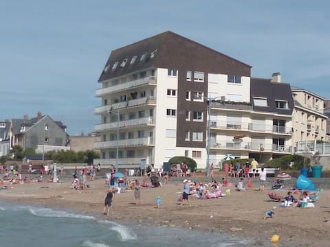 Popular Airbnb listing: Beachfront apartment, Villers-sur-Mer, 5 people in Villers Sur Mer