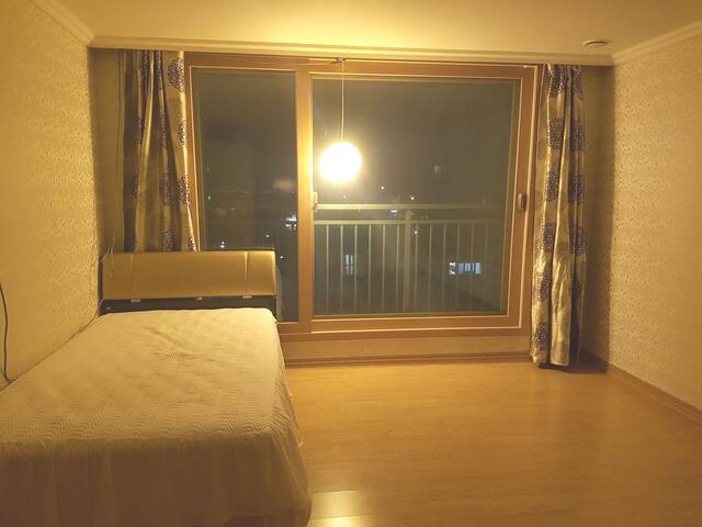 Chongju Osong, Osong Station 5-minute walk Homestay Beldium apartment We provide independent private room with bath (business trip)