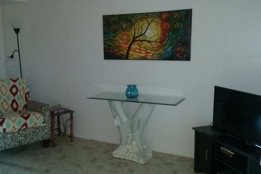 living room . Standard cable TV internet & Wi-Fi