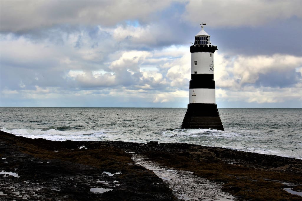 Walk over the Old Deer Park to the lighthouse