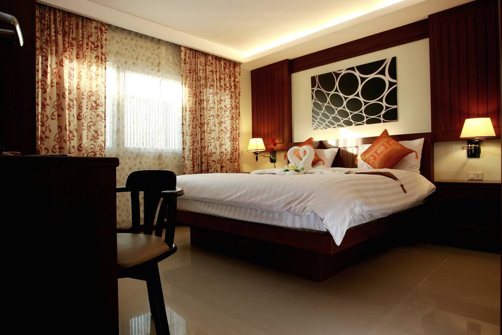 Superior bedroom with en suite bathroom with rainshower