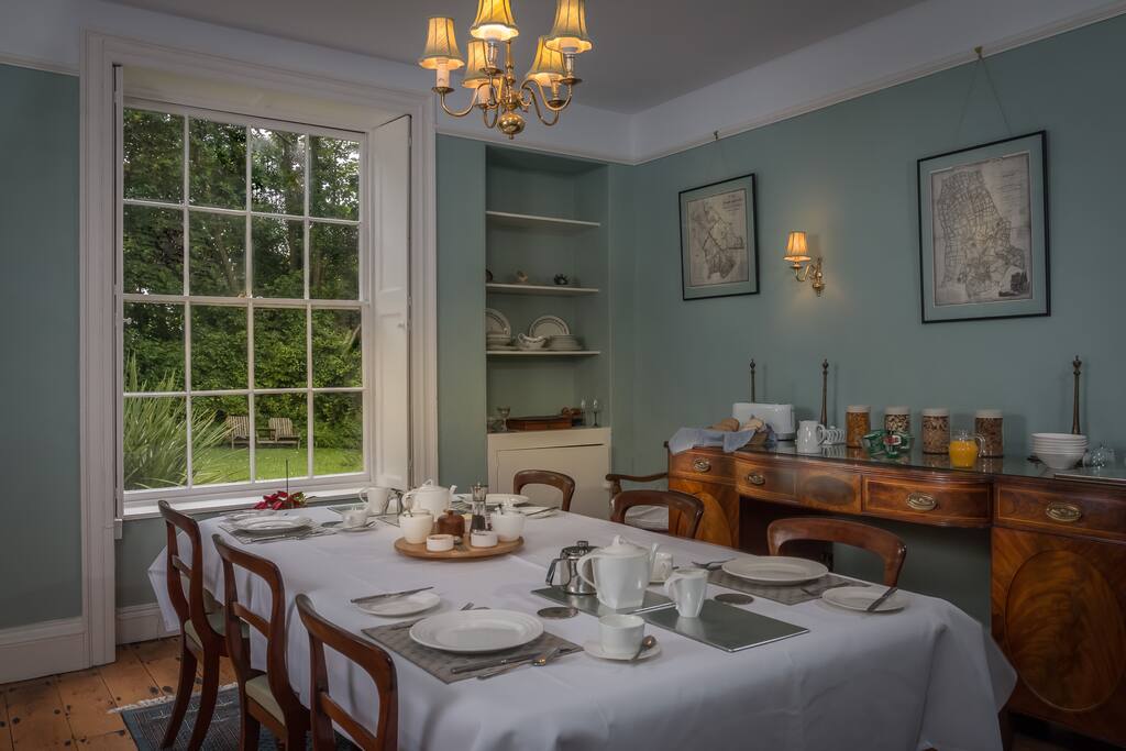 Breakfast Room