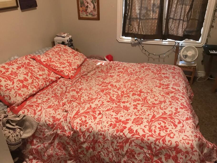 Bedroom with Full sized bed