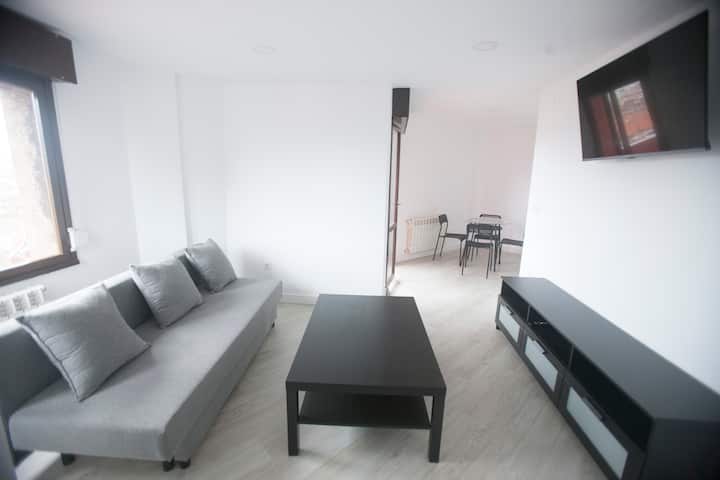 Pohodlná obývacia izba s rozkladacou pohovkou pre 2 osoby