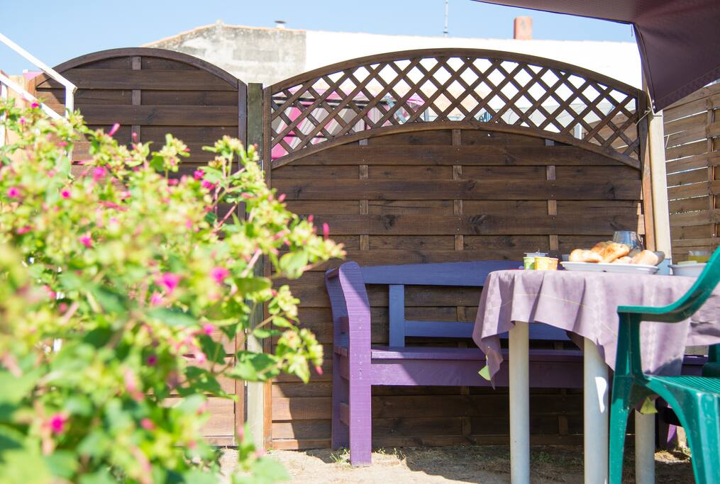 À votre guise, vous pourrez déjeuner au jardin.
