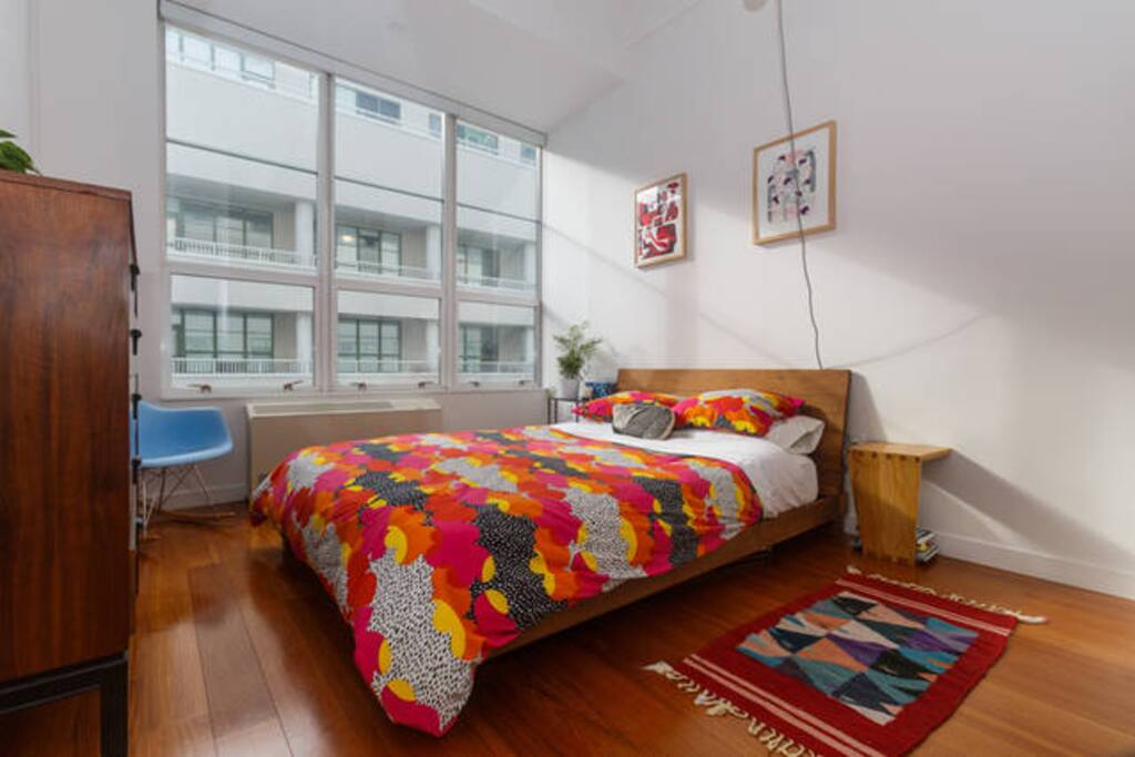 Spacious Bedroom. Queen Bed