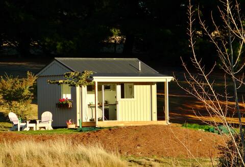 The Cheeky Rabbit Retreat - with mountain views