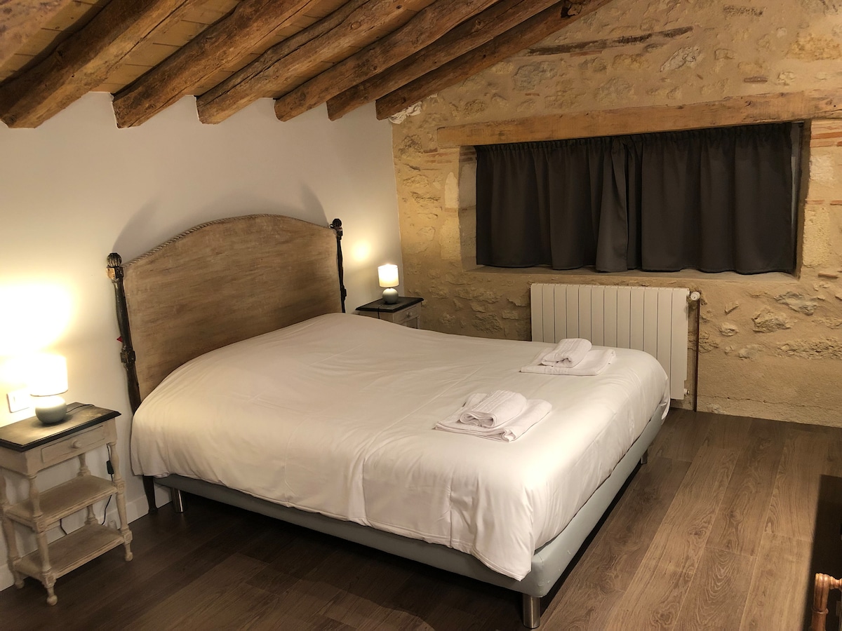 ห้องนอนใหญ่ 
160 x 200 เตียง