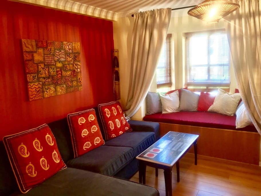 Cosy living room with bay window seat - dining table and bowl chair can't be seen in the photo