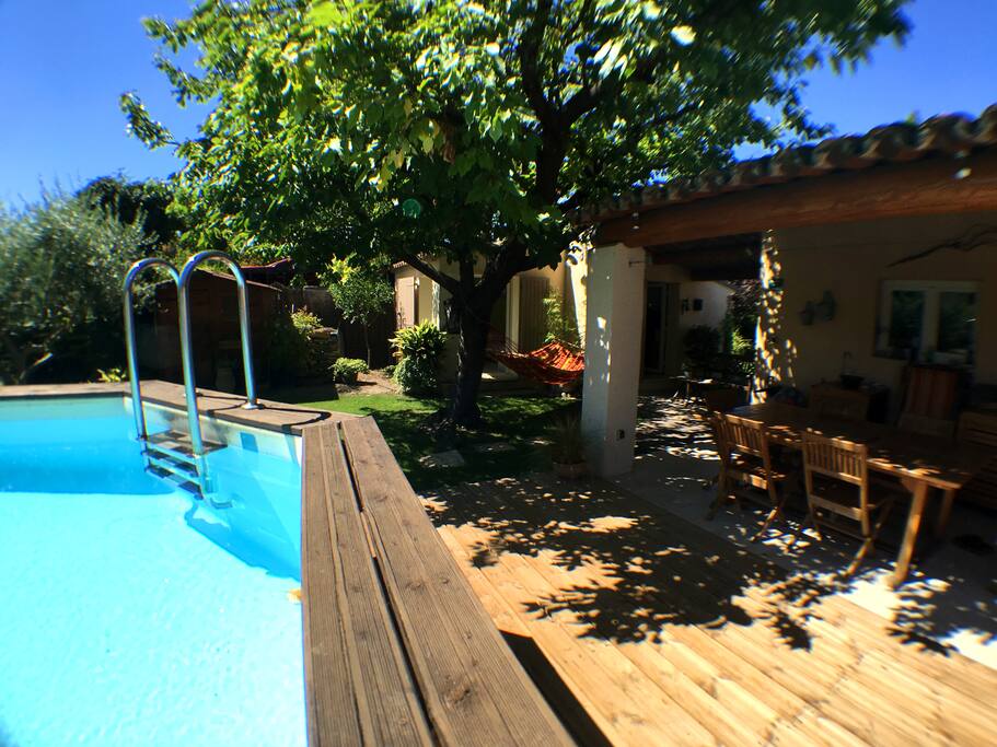 Espace piscine et terrasse