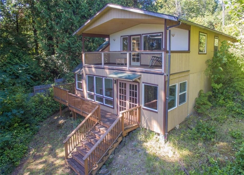 Downstairs unit is BnB. Lots of windows and well lit.