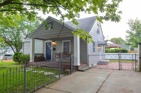 Top Airbnb: Scarlet & Grey I-71 - 8 mins from Campus in North Linden