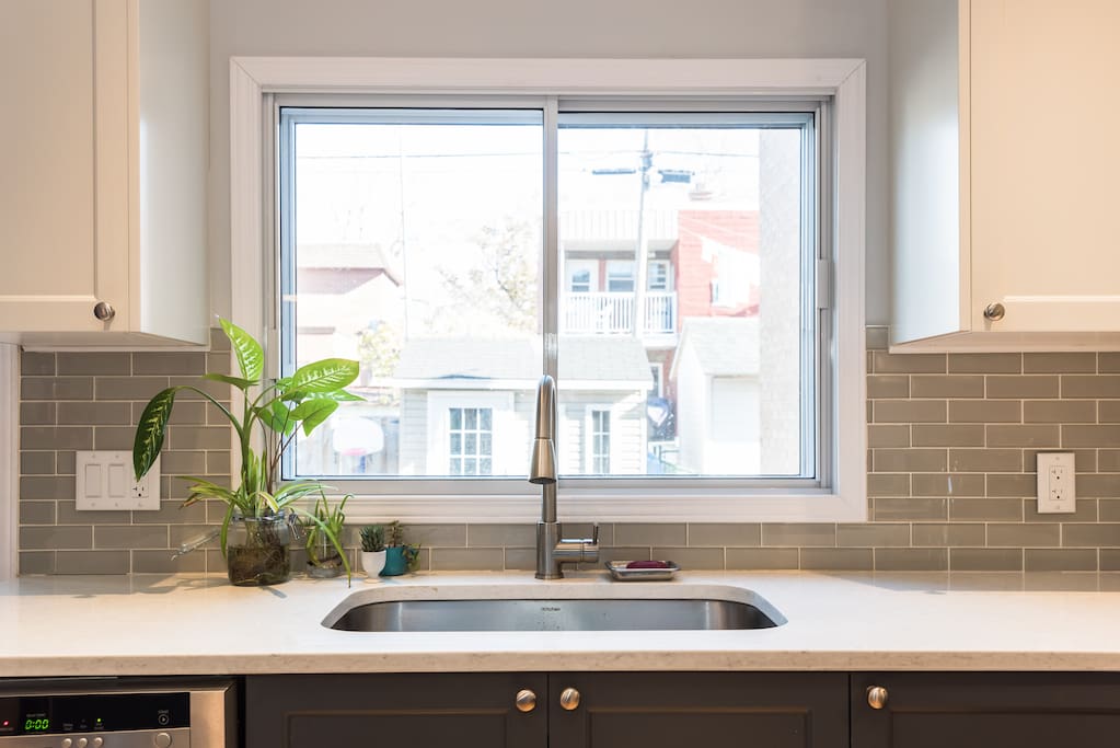 We have a dishwasher and the biggest sink in town: perfect to bathe a baby or small pet.