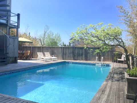 7 bdrms all w/AC,  pool, hot tub, bay view $0 Fees