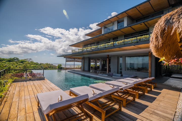 9 double bedroom luxury villa with infinity pool