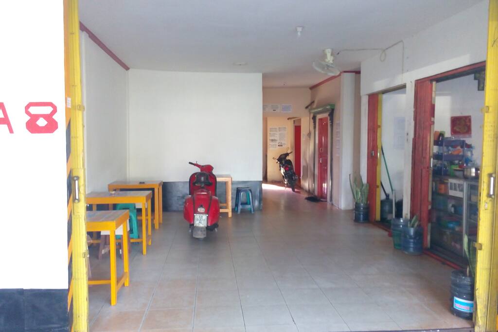 Ruang Tamu dan Kantin untuk keperluan sehari-hari