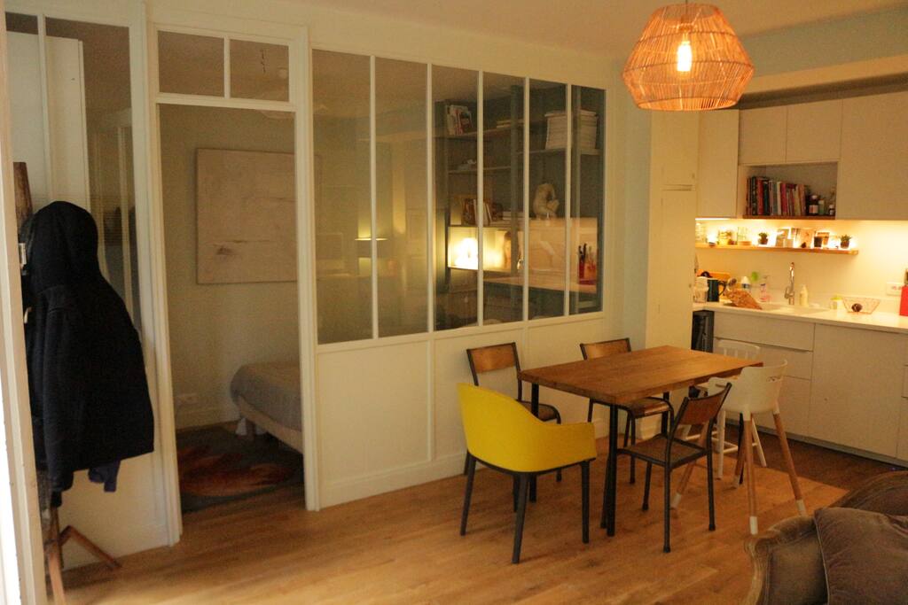 Table for 4/6 people with baby and kids chairs.