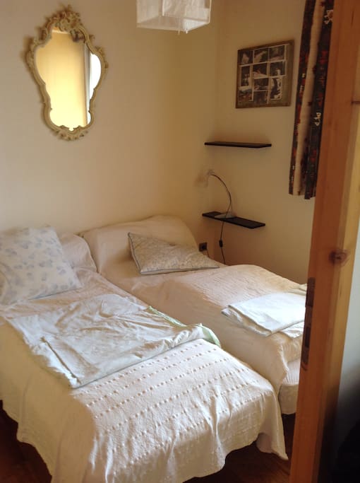 La chambre soit deux lits, soit un lit en 160cm
