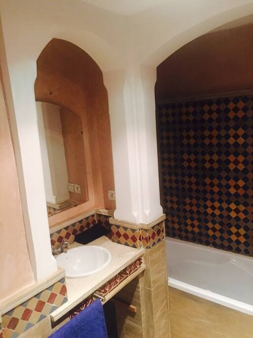 Sdb avec baignoire et Wc