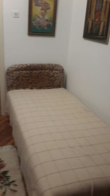 Bedroom 2 single bed