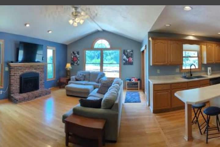 Golf, Hiking, 3br Spacious Home Near Alpine Valley - Lake Geneva, WI