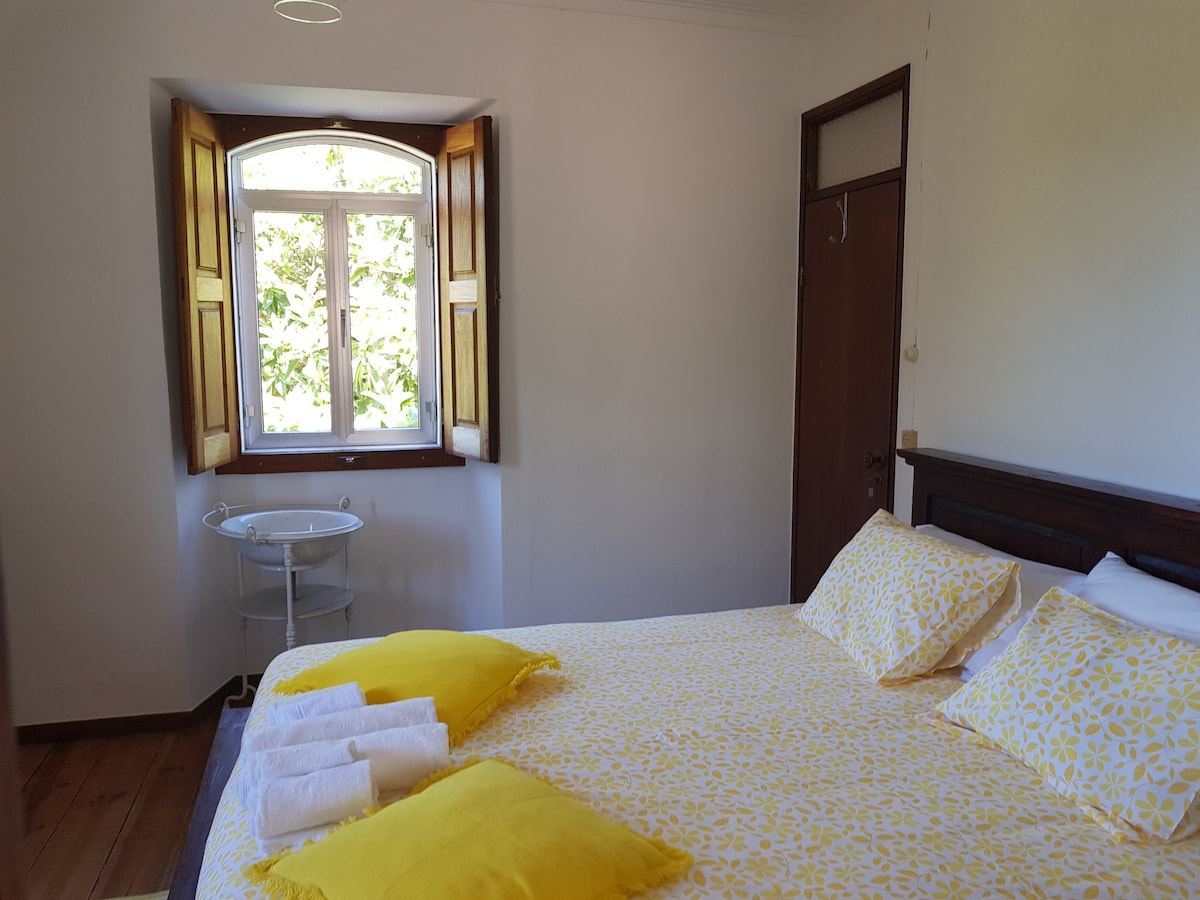 Habitación con cama doble