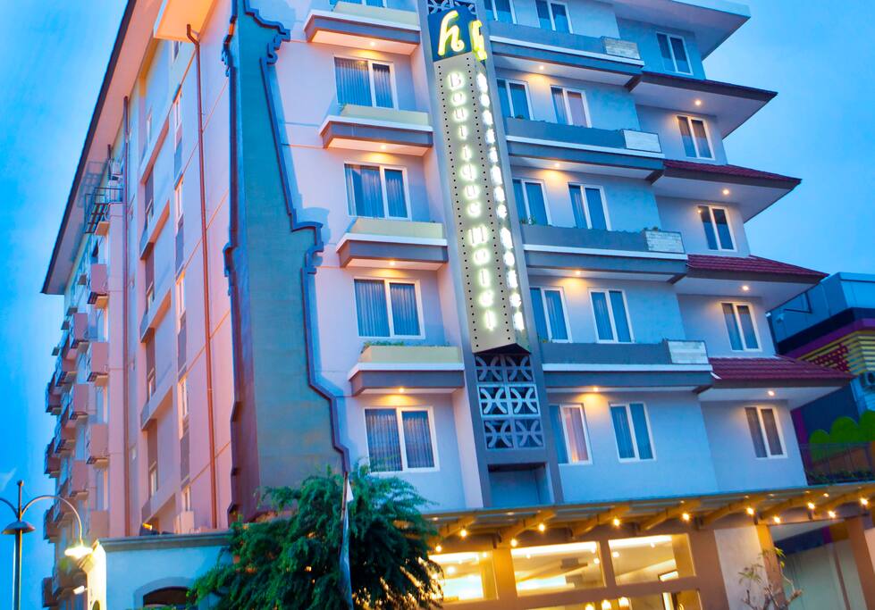 Tampilan Luar dari Gedung h Boutique Hotel
