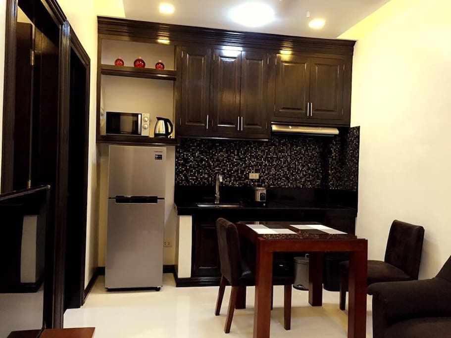 Full kitchen and Yes you can COOK.