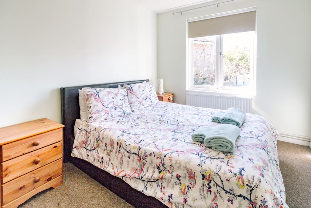 Bright room available in Camden Apartments for Rent in London, United