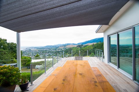 Stylish and Modern House with Captivating Views