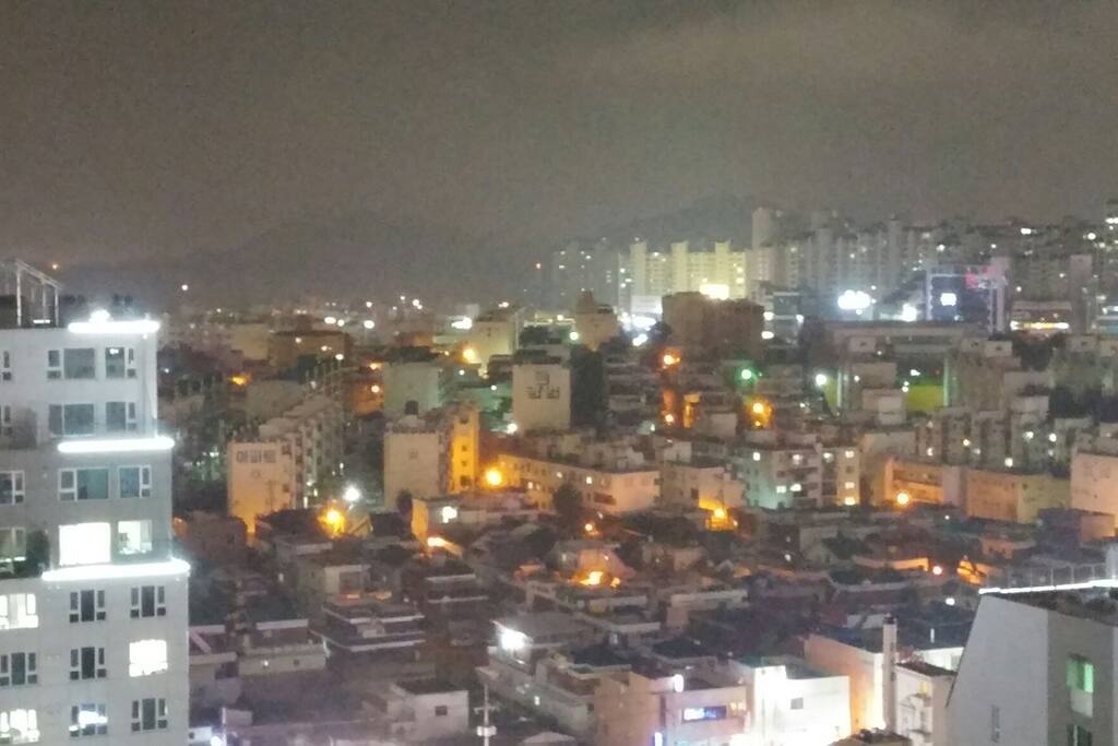 창가에서 바라본 View