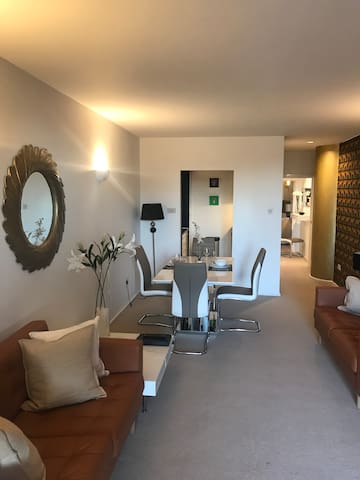 Stunning 2bed 2bath South Kensington