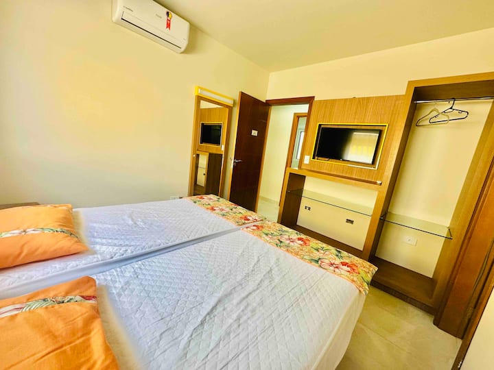 Spálňa/apartmán 1
2 jednolôžka 
TV skrinky 

Klimatizácia 
Veľké zrkadlo na stene.