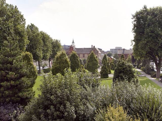 Gracious period house , city centre gallery image 2