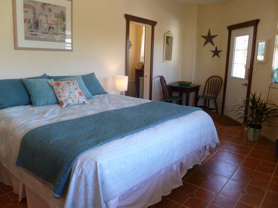 King size luxury with quality linens and goose down duvet