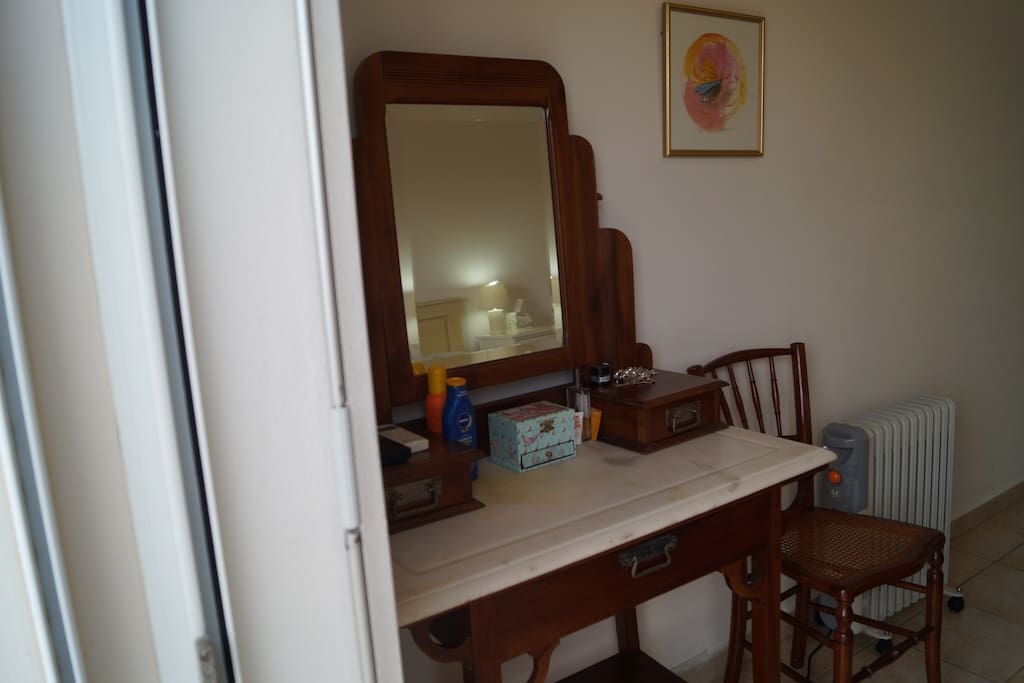 Kommos furniture in the bedroom