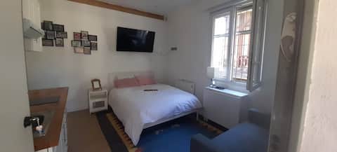Cozy apartment with parking and garden