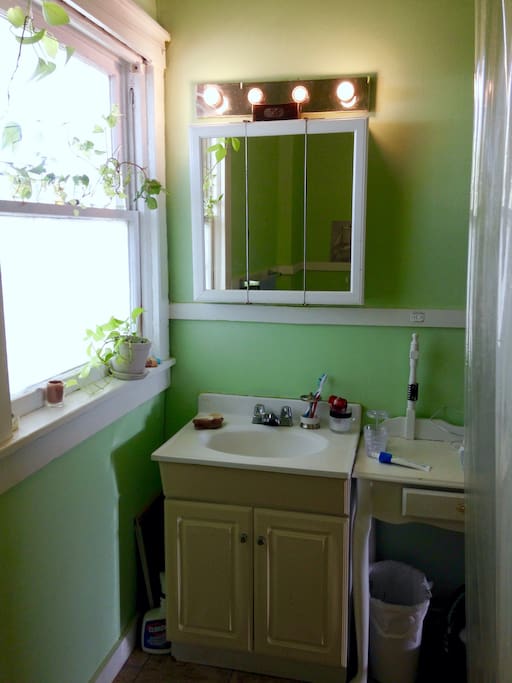 Shared full bathroom: counter space for guests by the sink. Please be mindful that this is an ANCIENT house- we scrub down the bathroom weekly and it will never look like new.