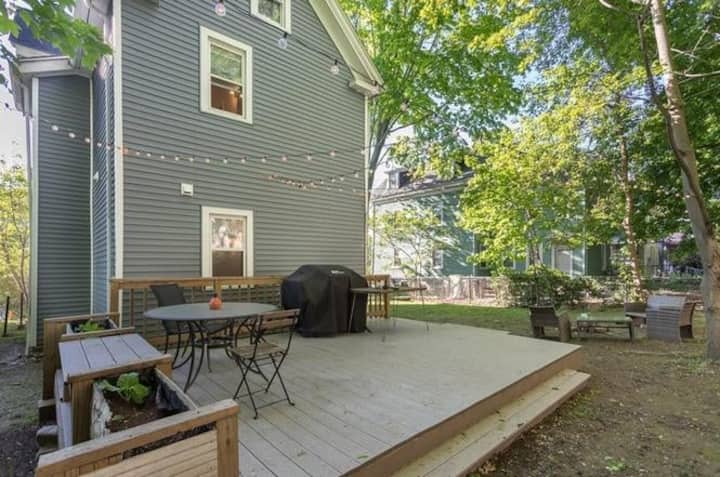 Well Lit Boston Townhouse Private Room