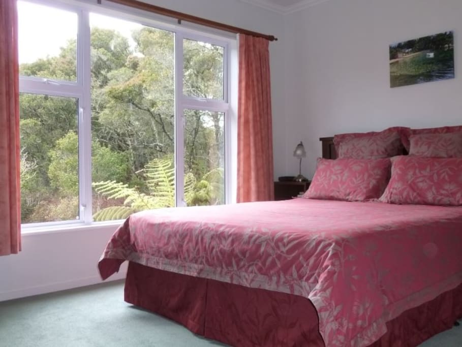 Queen room