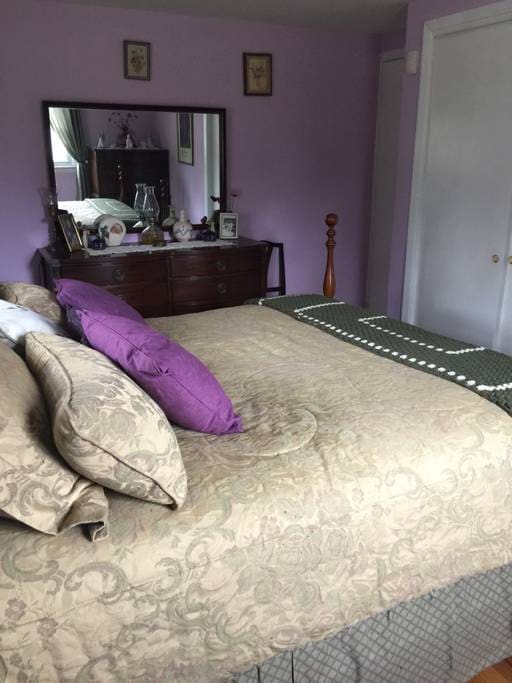 #1 Queen Bedroom