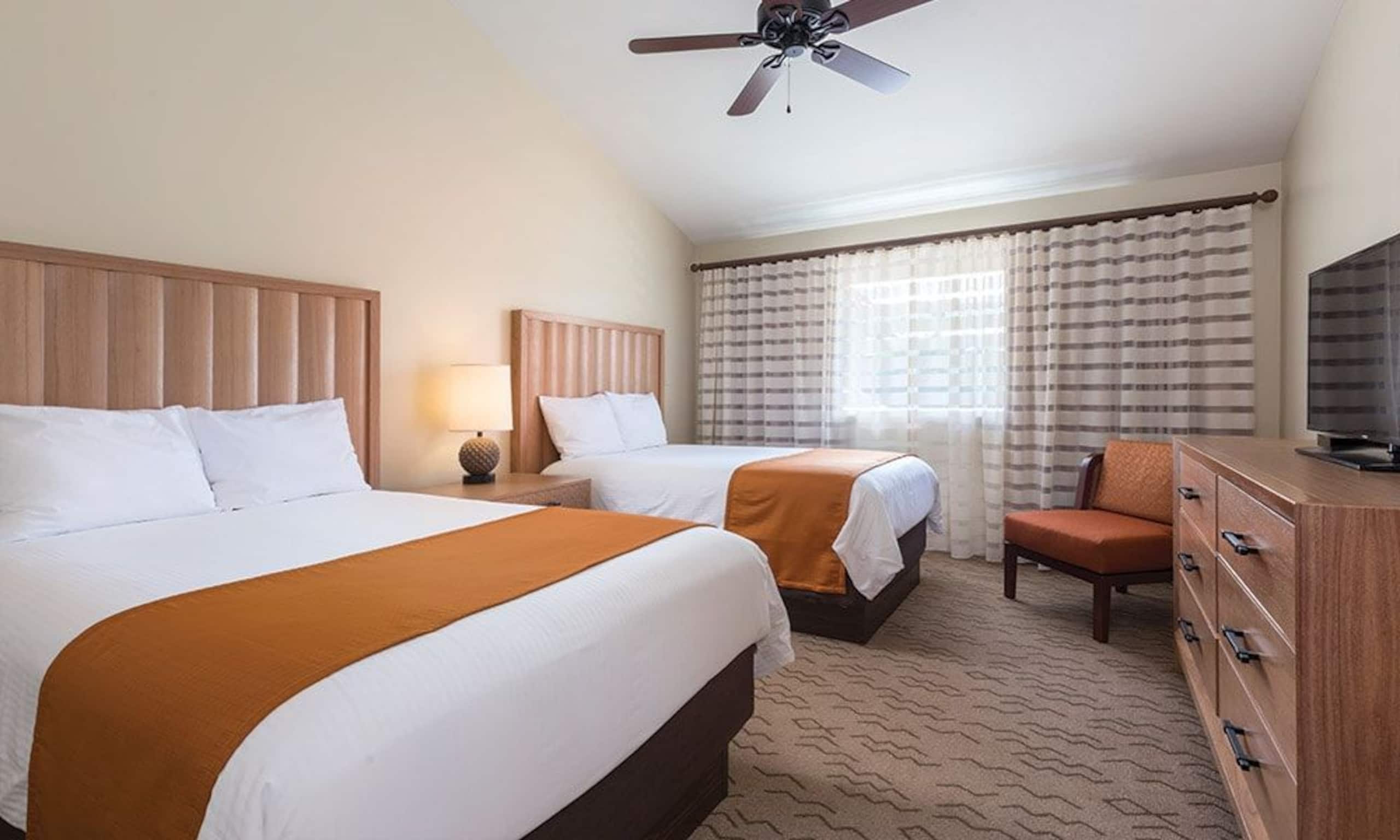 Condo in Kailua-Kona · ★4.5 · 2 bedrooms · 4 beds · 2 shared baths - Image 12