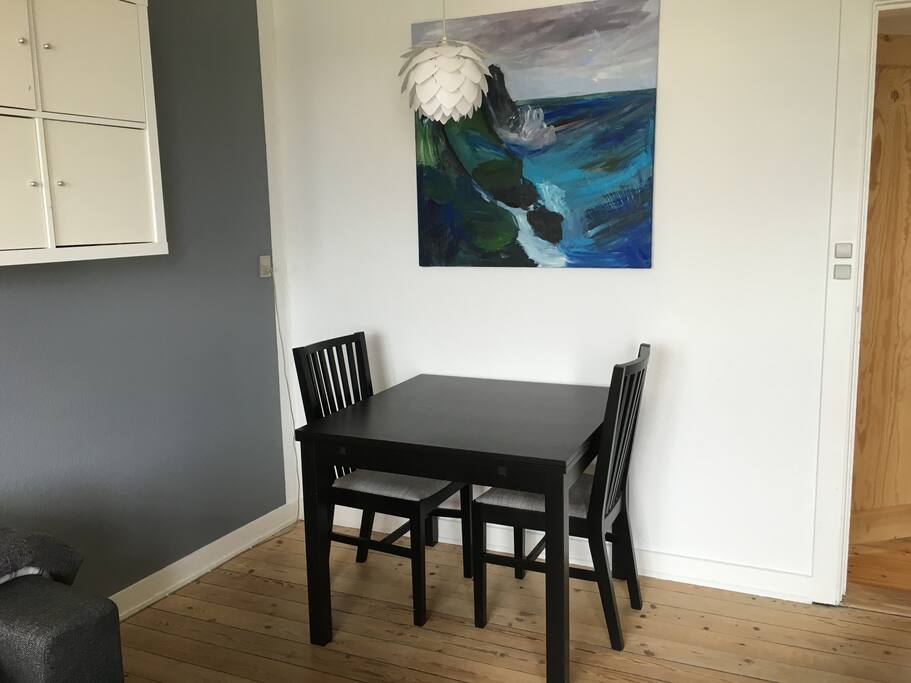 Dining table with room for 2 + extension with 2 more chairs